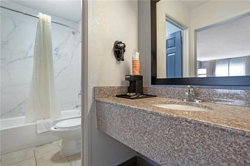 Quality Inn & Suites Near Lake Eufaula Quarto foto